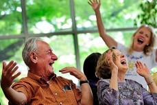 Японские учёные выяснили, что смех помогает думать