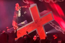 В РПЦ возмущены концертным номером Киркорова на кресте