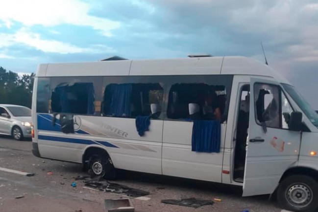 Нацкорпус и «Азов» расстреляли автобус на трассе Киев-Харьков