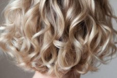 Какие бигуди выбрать для создания крупных локонов