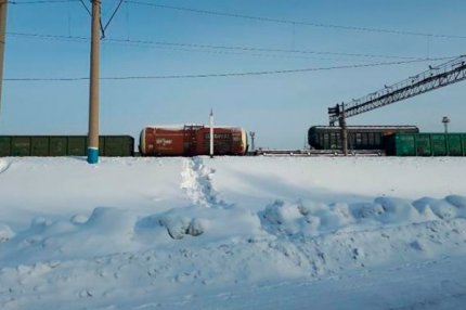 Железнодорожные вагоны - препятствие на пути к знаниям для школьников Новоалтайска