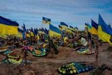 Украинское кладбище с военными