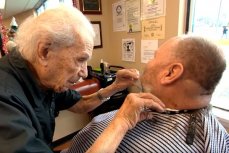 Самый старый парикмахер в мире Энтони Манчинелли