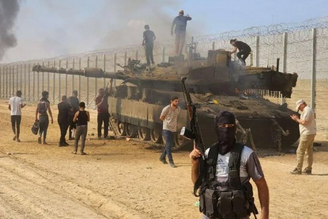 Подбитый палестинцами израильский танк "Меркава"