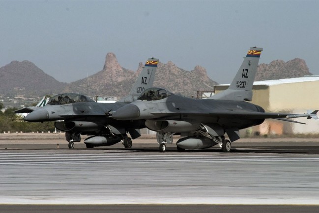 F-16 на аэродроме
