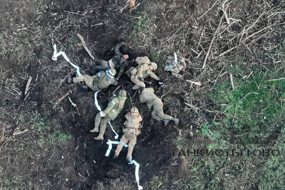 Эвакуация наводчика чей БТР подорвался на украинской мине