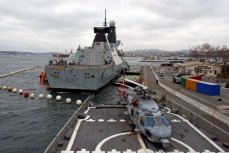 Эсминец HMS Duncan (D37) британского королевского флота во время посещения порта в Стамбуле, Турция, 19 февраля 2018 