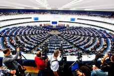 Европарламент принял резолюцию о создании трибунала над военным руководством России, и в частности, Путиным