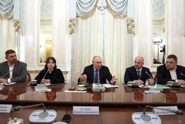 Путин на встрече с военкорами