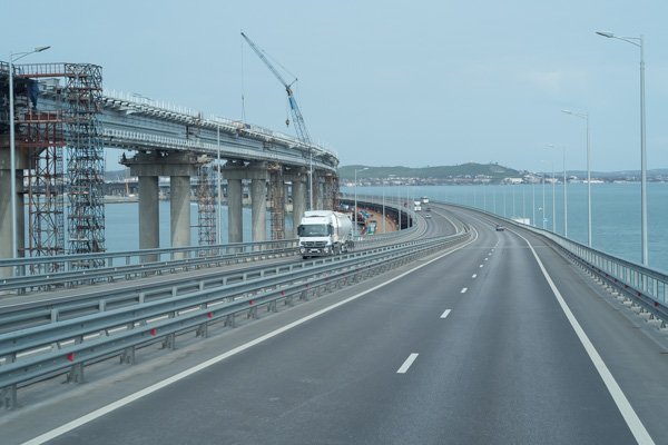 За поворот Крымского моста Крым