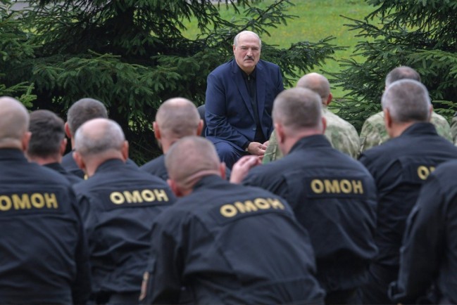 Лукашенко пообещал «драться за Беларусь до последнего ОМОНовца»