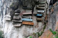 Гробы на скалах на острове Лусон