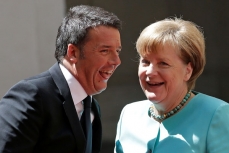 Премьер-министр Италии Маттео Ренци и канцлер Германии Ангела Меркель.