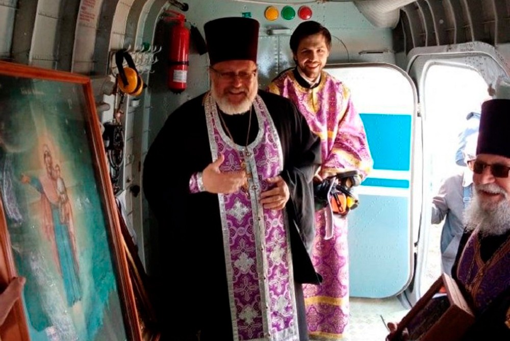 Священники РПЦ совершили воздушный крестный ход над Волгоградом против коронавируса