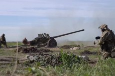 Бои в Попасной попали на видео: пушка МТ-12 «Рапира» и автоматический гранатомет уничтожает укрепрайоны украинской армии