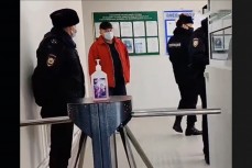 В Волгограде противники QR-кодов ворвались в здание Роспотребнадзора