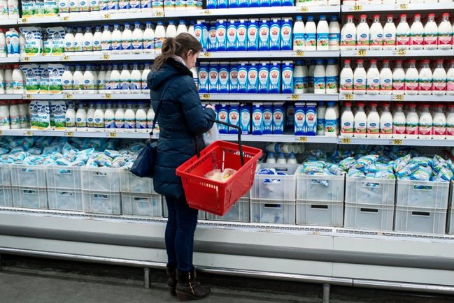Россияне стали меньше покупать молочные продукты из-за роста цен