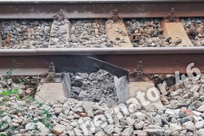 В Курской области возможно произошла диверсия: на одном из участков железной дороги обнаружено повреждение рельсов