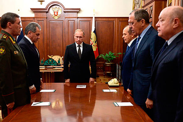 Владимир Путин провёл совещание, в ходе которого директор Федеральной службы безопасности Александр Бортников доложил о причинах крушения российского пассажирского самолёта.