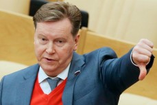 Депутат Госдумы Олег Нилов набросился на СМИ, которые критиковали законопроект об увеличении зарплат помощникам депутатов 