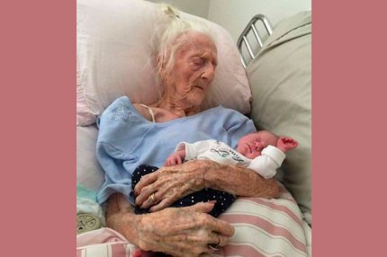 101-летняя прабабушка Роза Кэмфилд со своей двухнедельной правнучкой