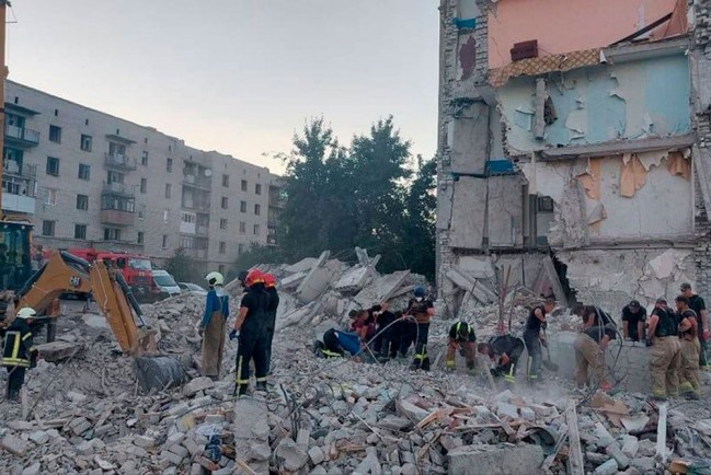 В Городе Часов Яр (Украина) ракета попала в дом, погибли 47 человек 