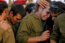 Израильские солдаты рыдают