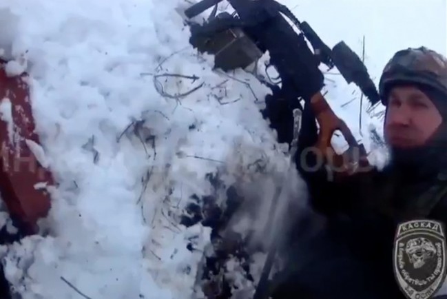Российский автоматчик во время штурма украинского опорника