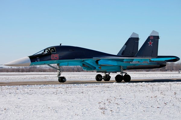 Су-34 (Su-34) на взлётно-посадочной полосе