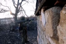 Российский боец СпН убивает украинского боевика - кадры от первого лица