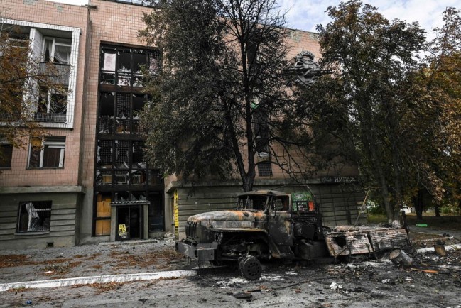 Ужас в Изюме: украинские каратели убивают людей, устраивают обыски, занимаются мародёрством