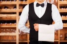 Почему многие хотят работать официантом