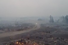Трагедия произошла в селе Бясь-Кюёль. Там в субботу сгорело более 30 домов.