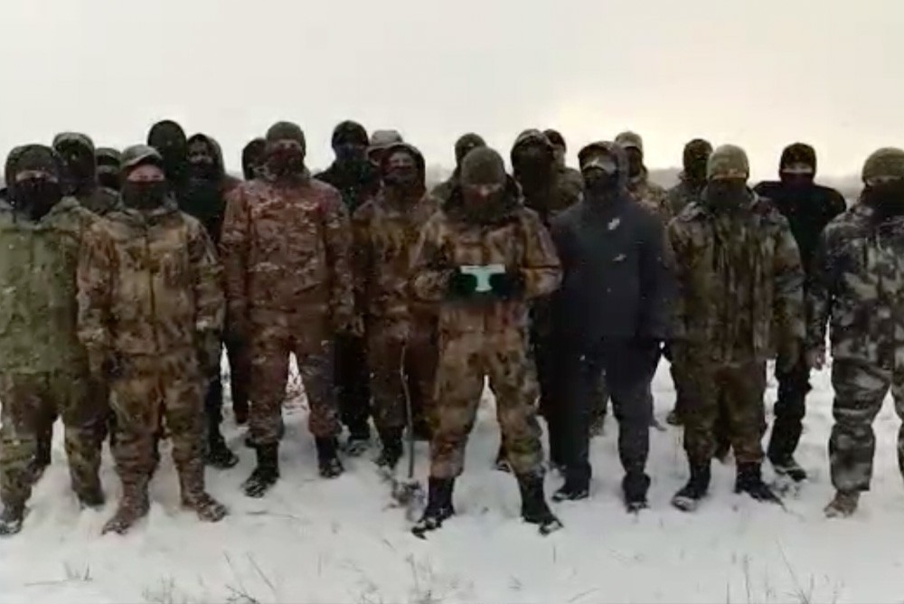 Мобилизованные из Омска утверждают, что командование ДНР требует от них сдавать деньги на бензин и угрожает отправить в бой без подготовки