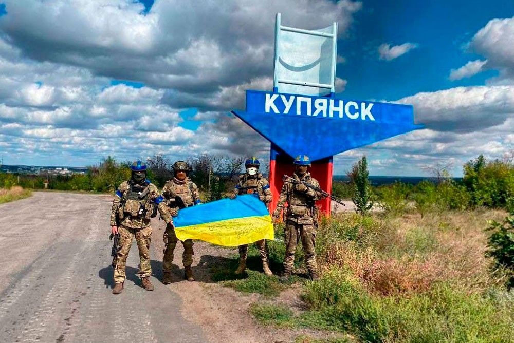 Появилось фото с ВСУ на фоне стеллы на въезде в город Купянск