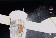 Кадры утечки охлаждающей жидкости с пристыкованного к станции МКС корабля «Союз МС-22