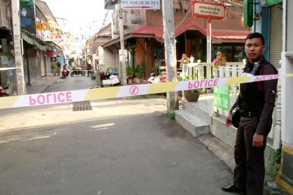 Полиция оградила место теракта в Таиланде.