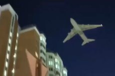 В Подмосковье самолёт пролетел на низкой высоте из-за атаки беспилотников