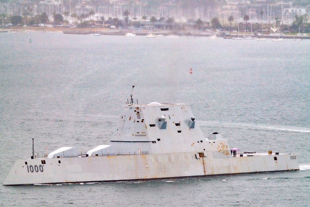 Новейший эсминец ВМС США USS Zumwalt заржавел