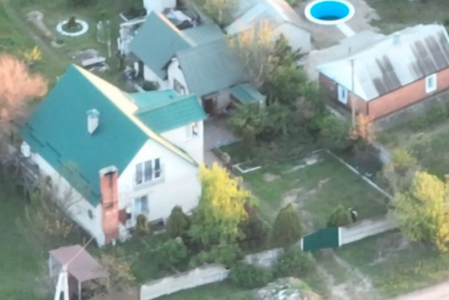 Кадры разгрома базы украинских военных в жилом доме с квадрокоптера