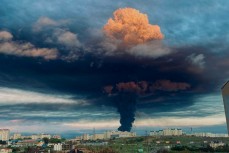 В Севастополе мощный взрыв  и пожар после атаки Украины на нефтебазу