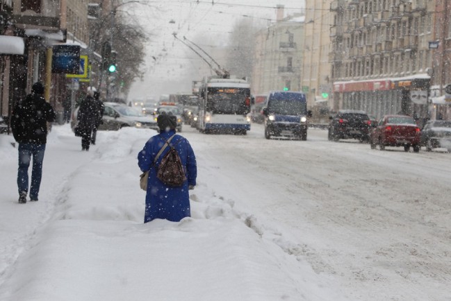 Петербуржцы ожидают новых коллапсов после воскресных снегопадов