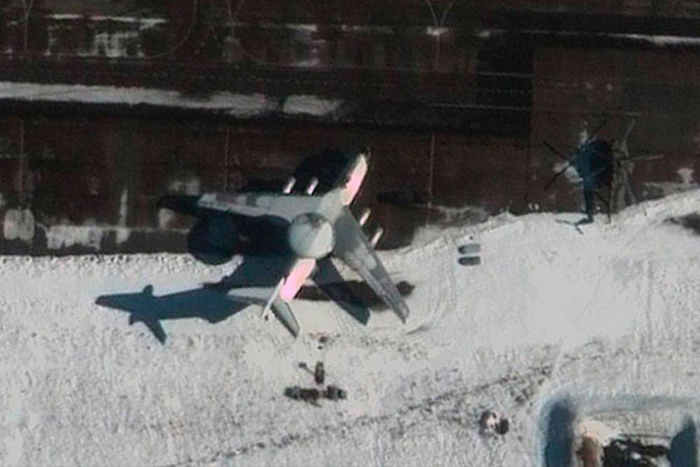 Появились спутниковые снимки атакованного самолёта ДРЛО А-50 ВКС РФ на аэродроме Мачулищи в Белоруссии