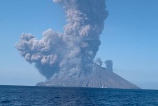 Извержение вулкана Стромболи в Италии
