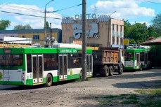 Киев готовит к сдаче Славянск: вывозят троллейбусы и другую технику