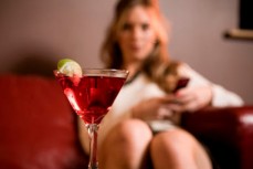 Употребление алкоголя может привести к раку молочной железы у женщин старше 50-ти лет