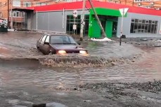 Улицы Краснодара затопило после сильных снегопадов 