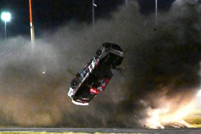 Невероятная авария на гонках NASCAR гонщика Райана Принса в Дейтоне