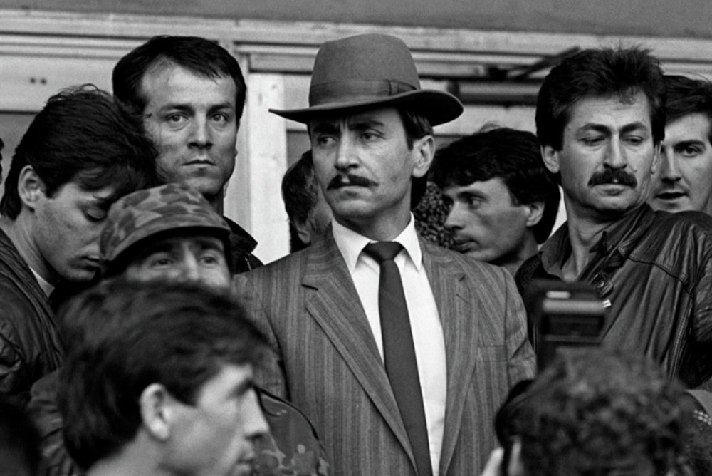 Президентские выборы 1991 года в Чечено-Ингушской АССР, победу в которых одержал Джохар Дудаев (в центре)