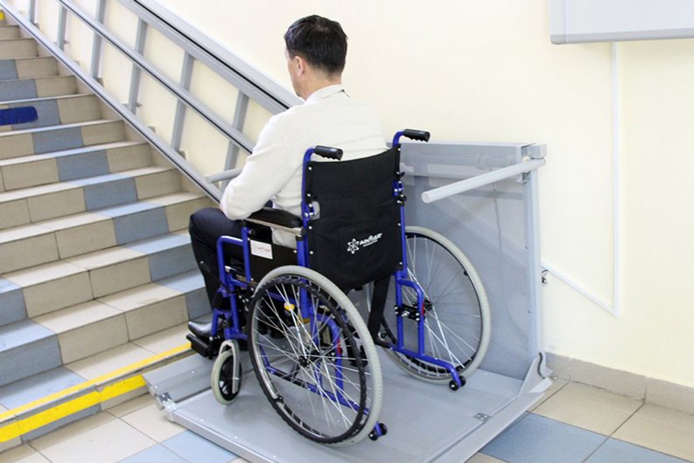 Транспортная доступность для инвалидов. Доступная среда Безбарьерная среда для инвалидов. Foreman шкаф для маломобильных групп населения. Доступная среда СП 59.13330.2020. Инфраструктура для инвалидов.